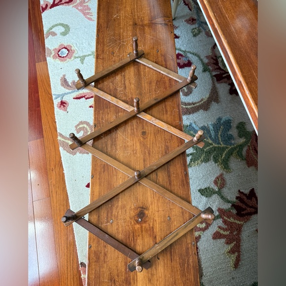 XL Vintage Wooden Accordion Peg Rack - Picture 4 of 4